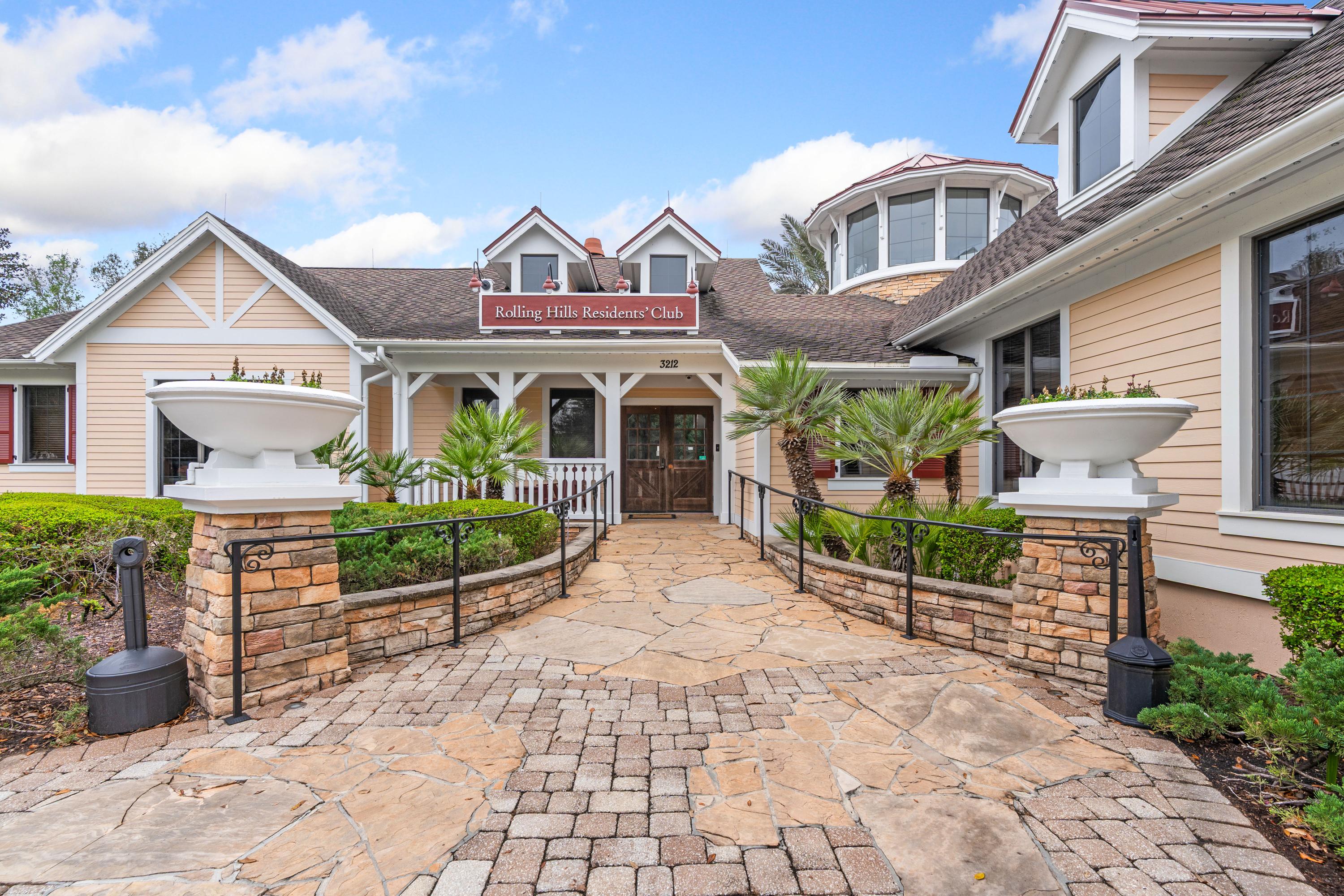 Neighborhood amenity view in Rolling Hills community
